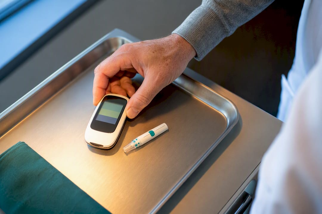 Hand checking glucose during clinical assessment